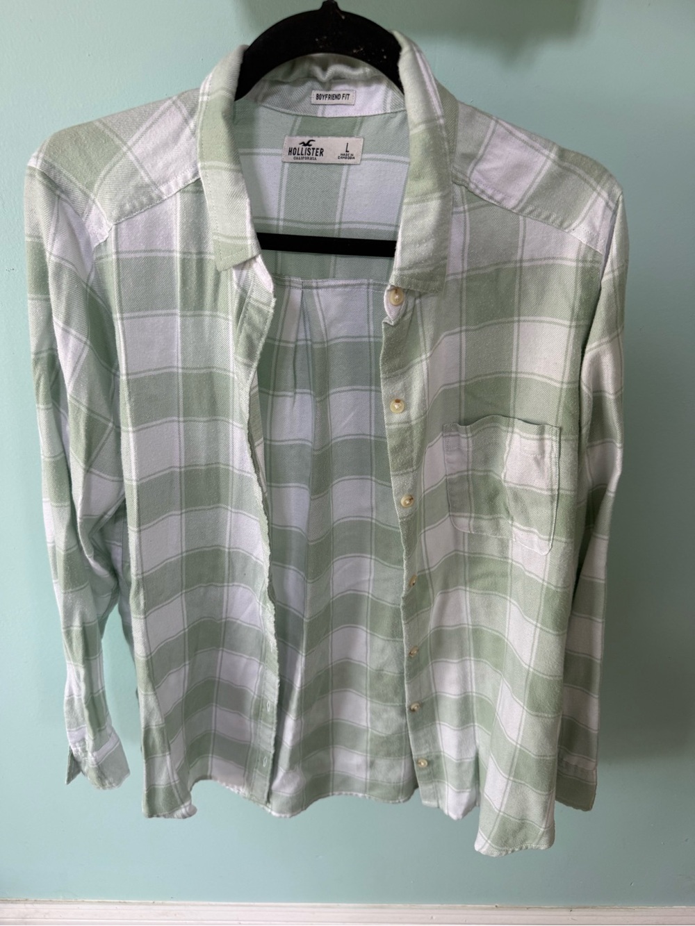 Hollister Women’s Sage Green Boyfriend Fit Plaid Button-Up Shirt Size Large